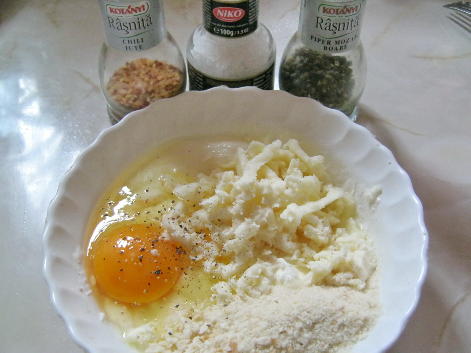 Galette cu ciuperci si cascaval in sos de smantana