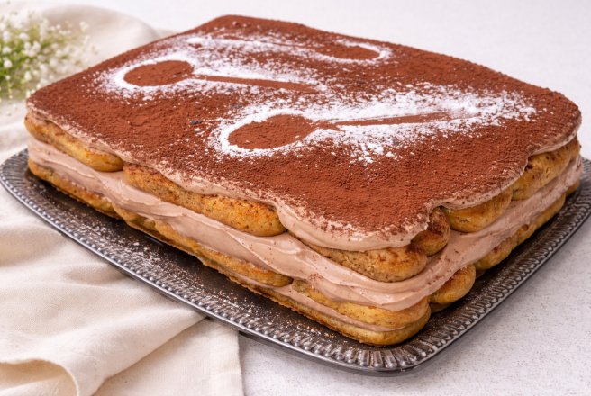 Desert prajitura din piscoturi cu spuma de ciocolata