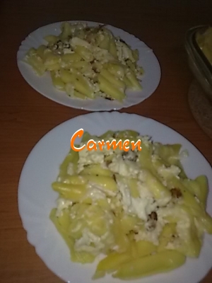 Budinca dulce din penne rigate cu branza de vaci si stafide.