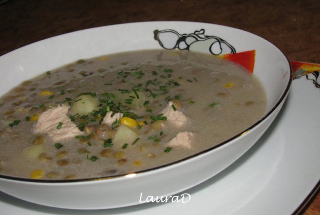 Chowder cu piept de curcan, linte verde si porumb