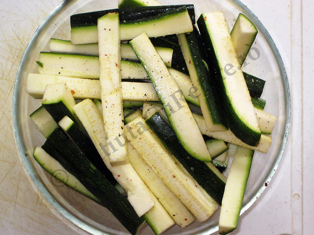 Bastonase de zucchini la cuptor