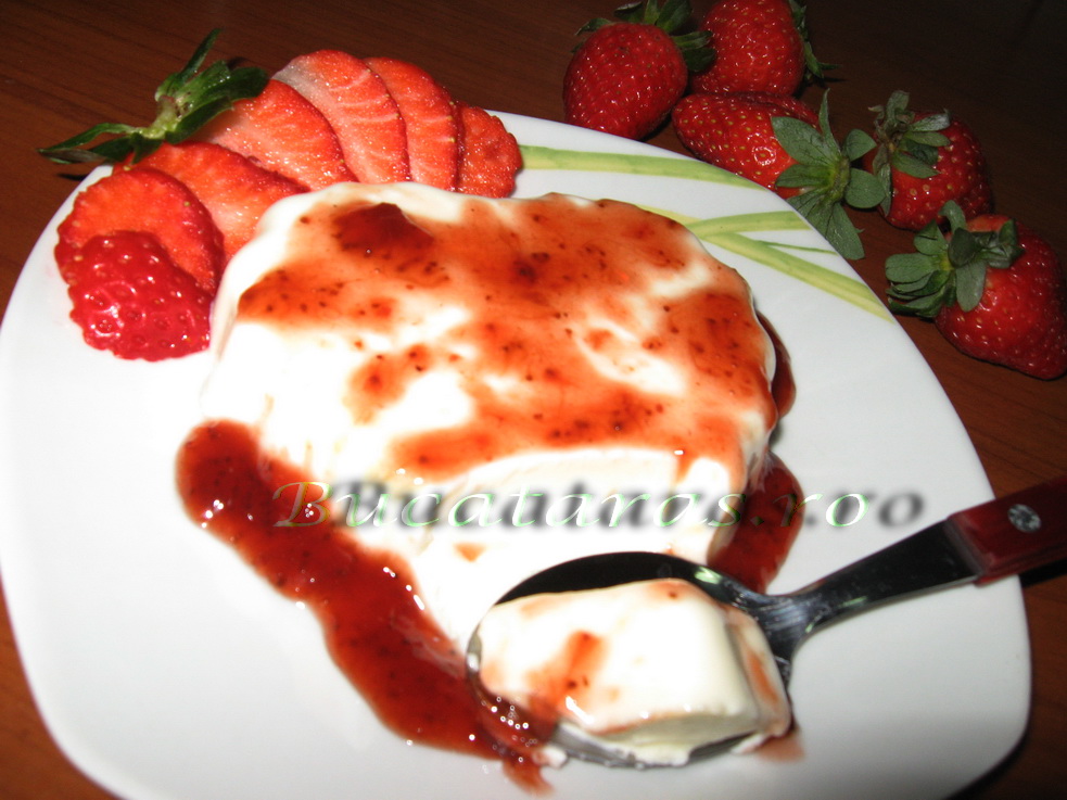 Panna cotta cu capsuni