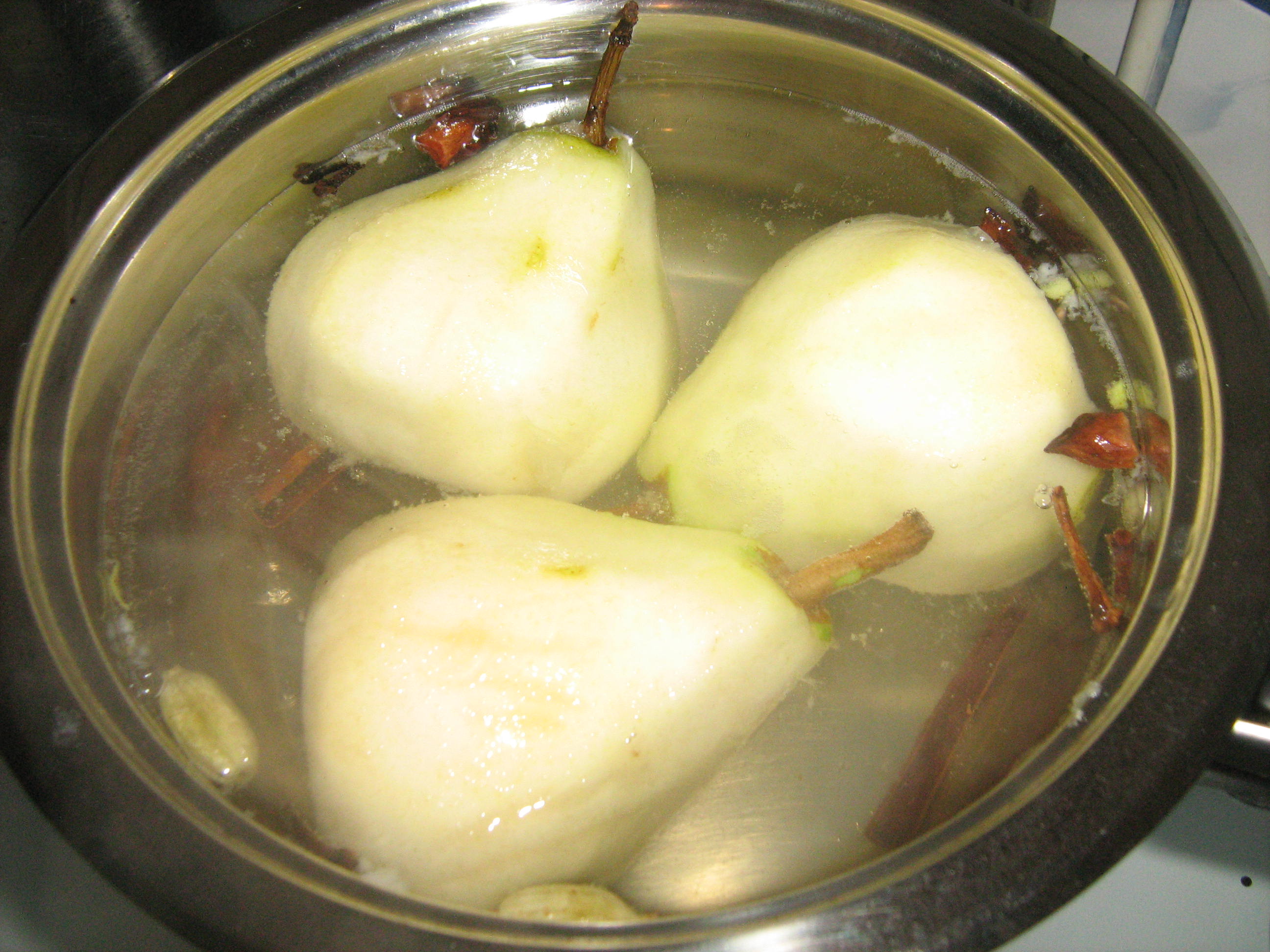 Pere aromate in sirop