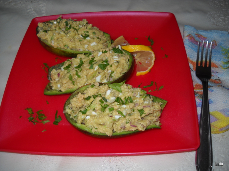 Salata de somon cu avocado