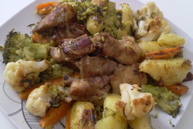 Costite de porc cu legume la tigaie