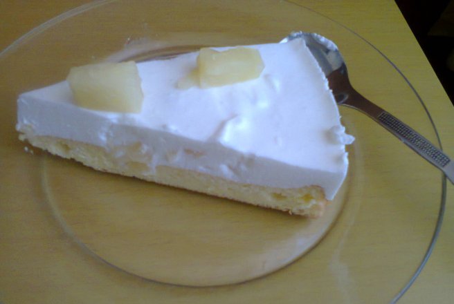 Tort cu crema de iaurt si ananas