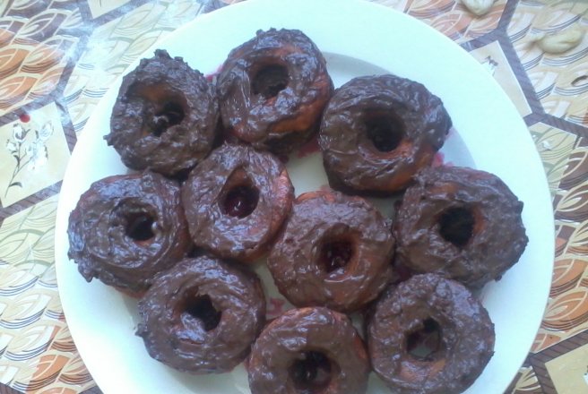 Doughnuts cu glazura de budinca