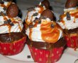 Muffins cu crema de banane si topping de caramel-6