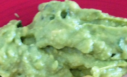 Salata de paste cu sos de avocado