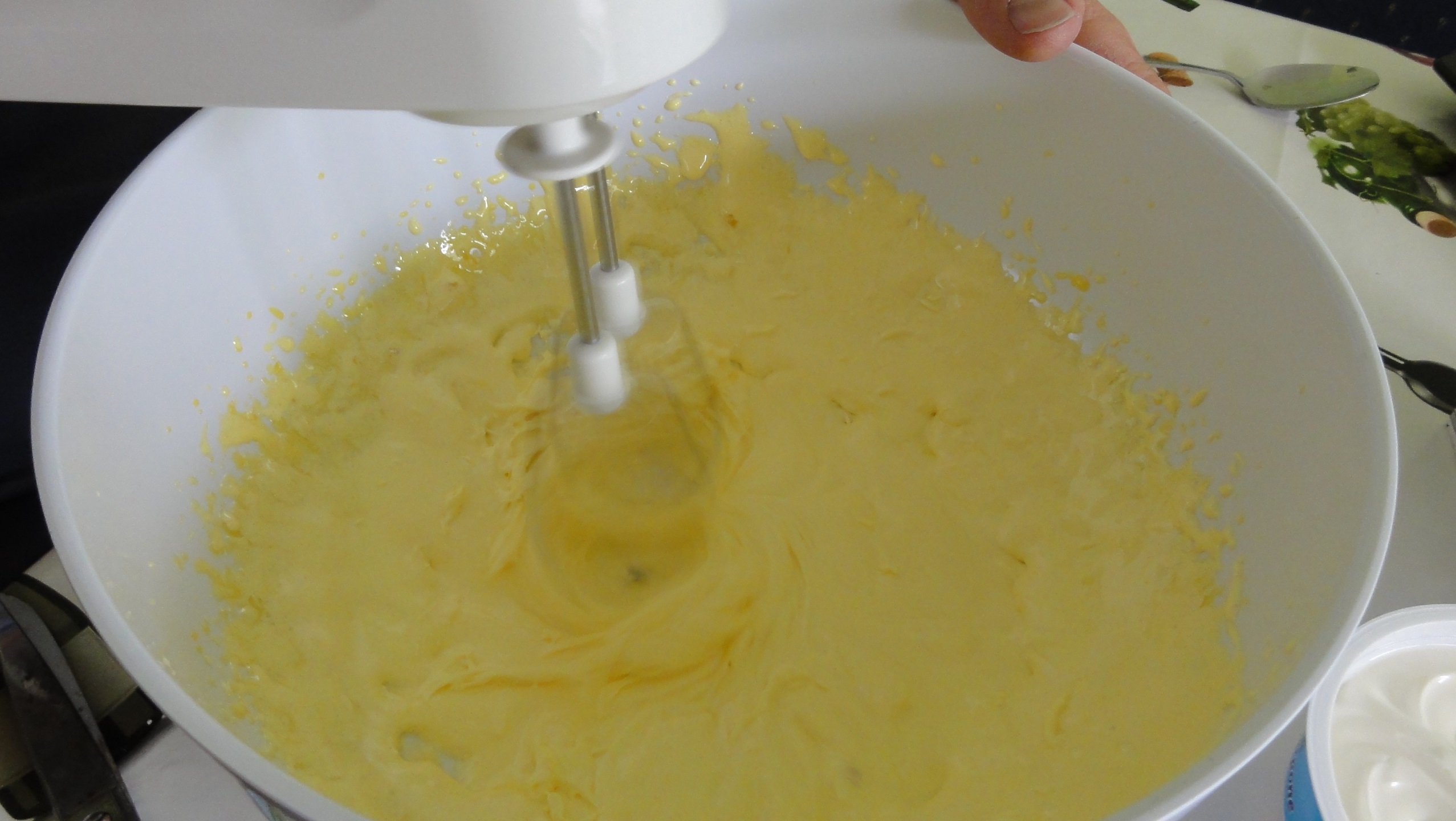 Crema cu mascarpone , capsuni si amarettini