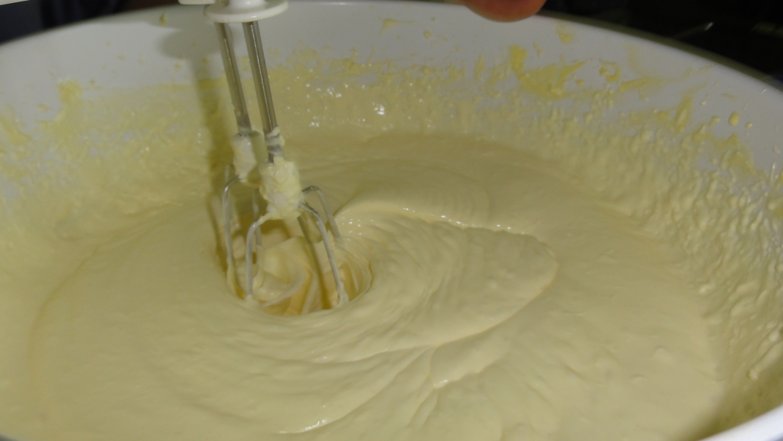 Crema cu mascarpone , capsuni si amarettini