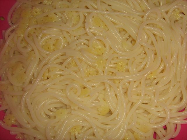 Spaghete cu sos de rosii