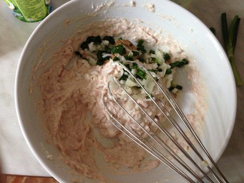 Pasta de ton cu branza si ceapa verde