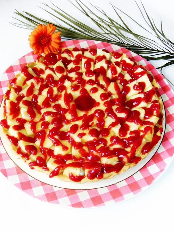 Tarta cu ananas si jeleu de zmeura