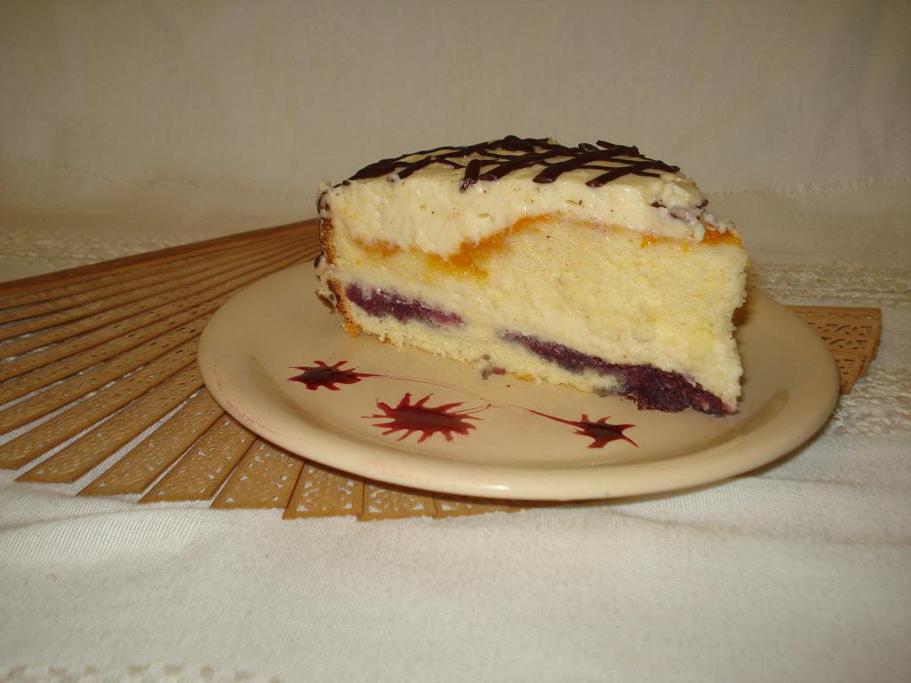 Tort cu caise si mascarpone