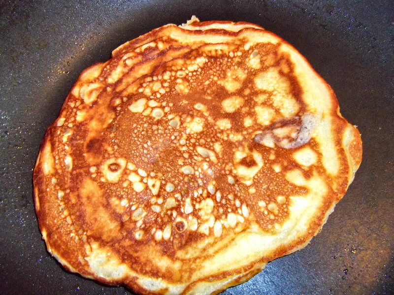 Pancakes cu dulceata de nuci verzi