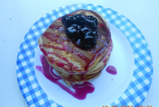 Pancakes cu dulceata de visine