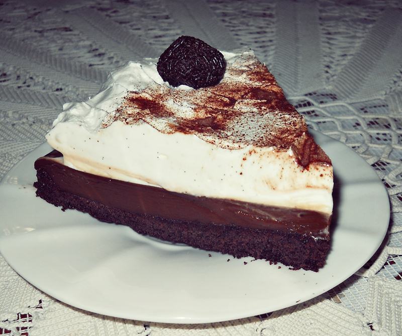 Tarta cu ciocolata si mousse de vanilie