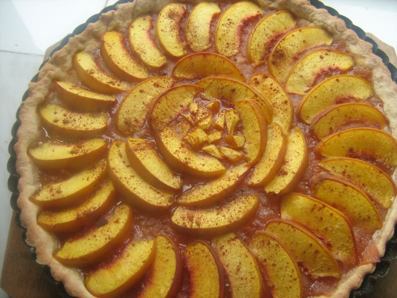 Tarta cu nectarine si dulceata de gutui