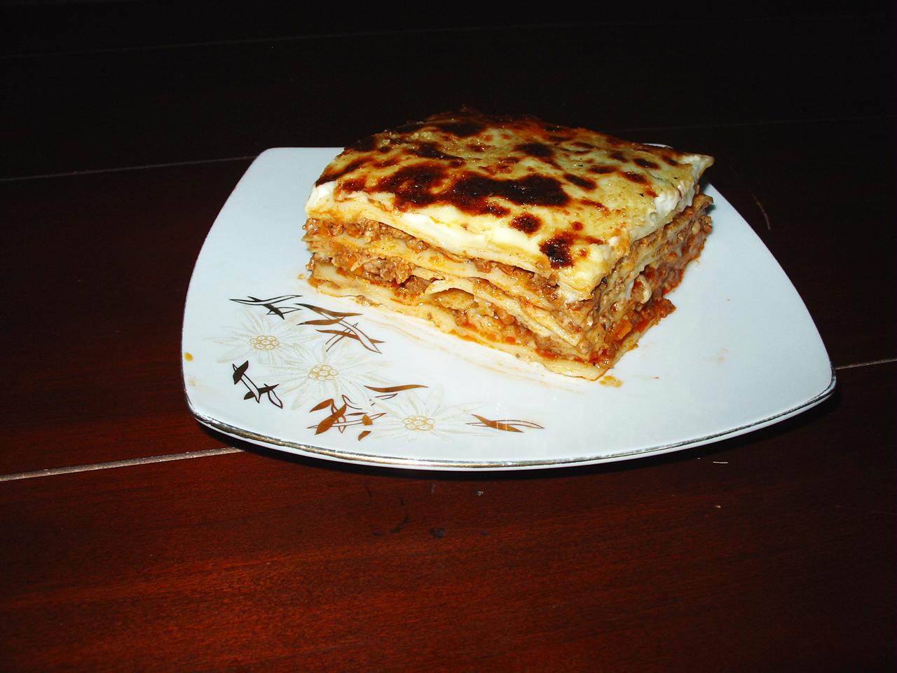 Lasagna cu sos ragu si parmezan