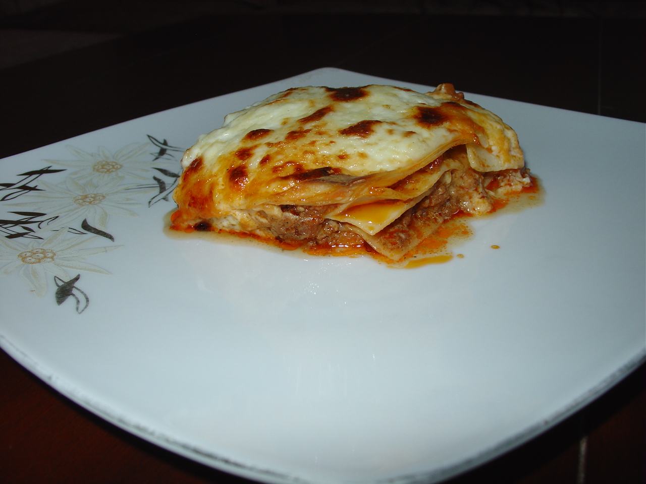 Lasagna cu sos ragu si parmezan