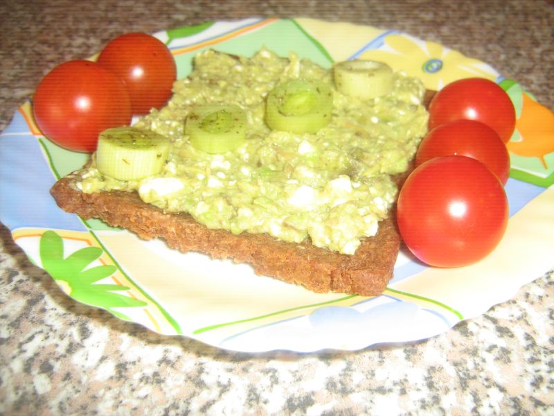 Pasta de avocado cu Ceva Fin