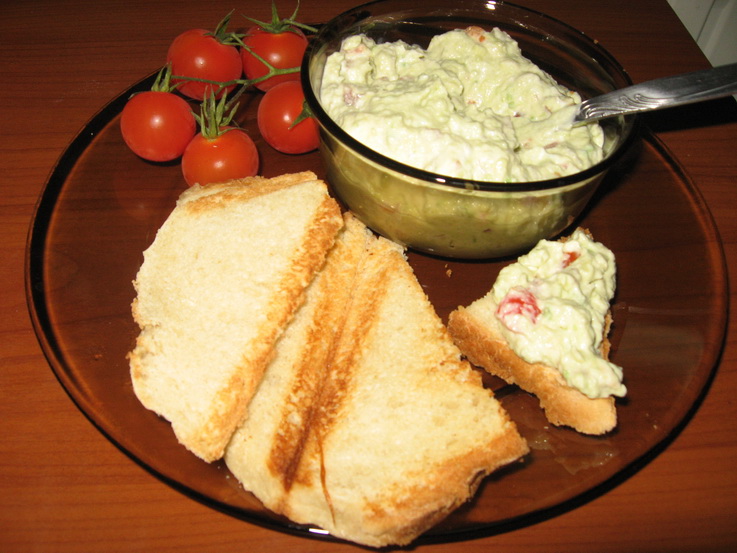 Salata de avocado cu crema de branza