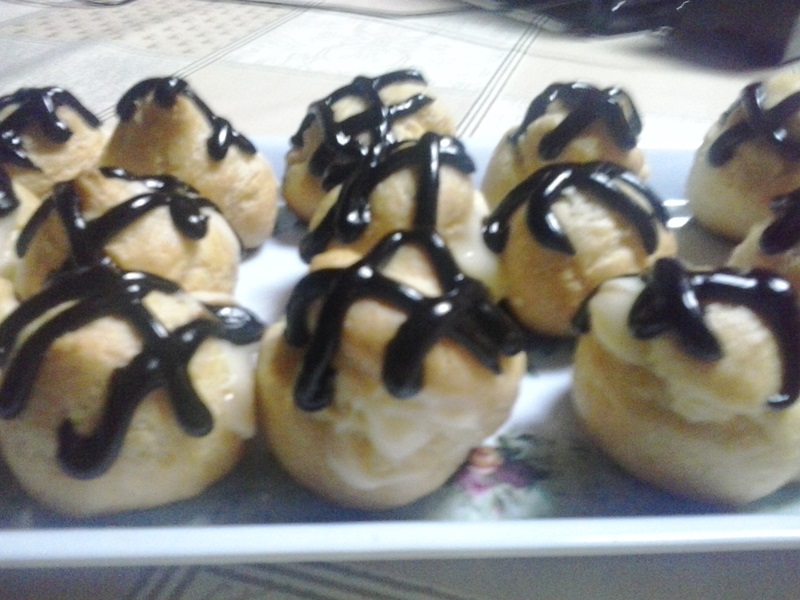 Profiterol cu  crema de vanilie