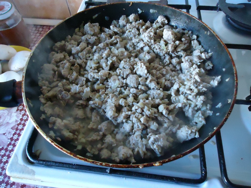 Ciuperci umplute cu carne de pui