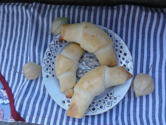 Cornuri cu dulceata de capsuni sau magiun