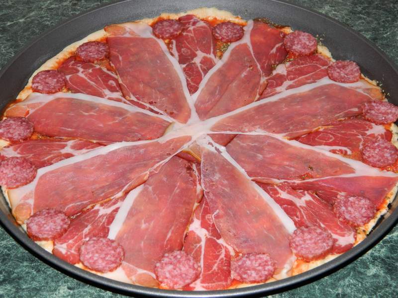 Pizza cu de toate (motaneasca)