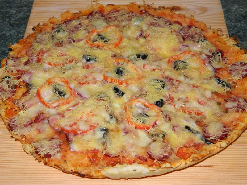 Pizza cu de toate (motaneasca)