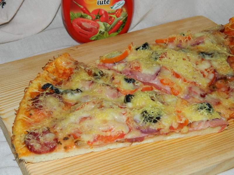 Pizza cu de toate (motaneasca)