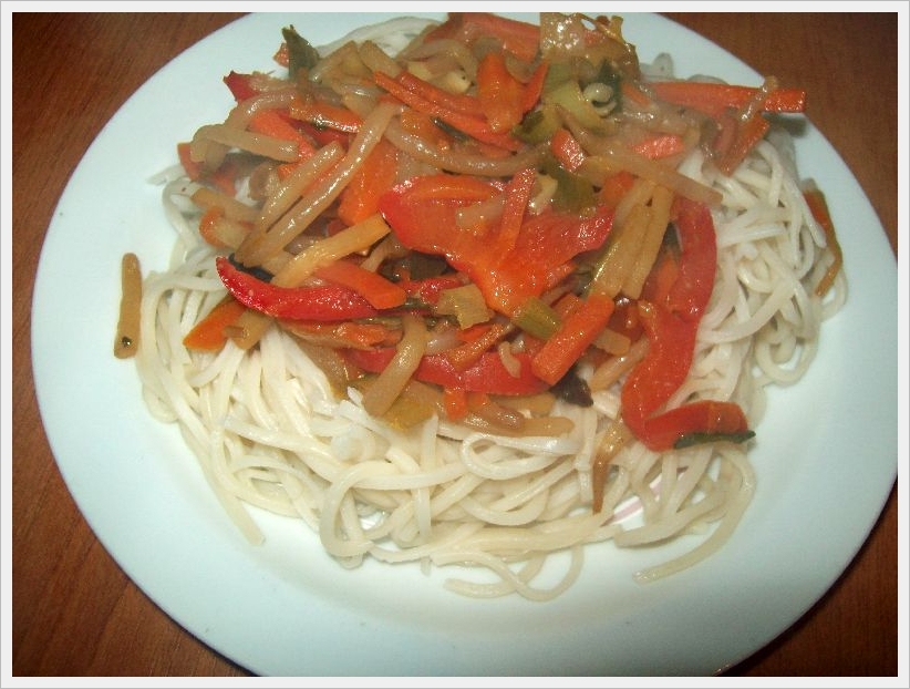 Chow Mein Noodles cu legume chinezesti