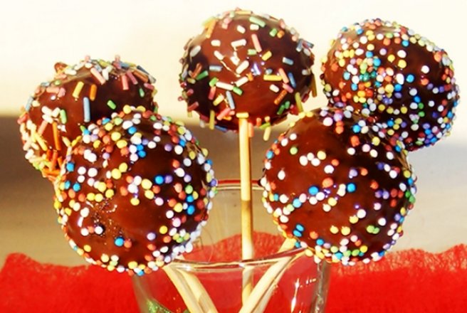 Cake pops cu rom si ciocolata