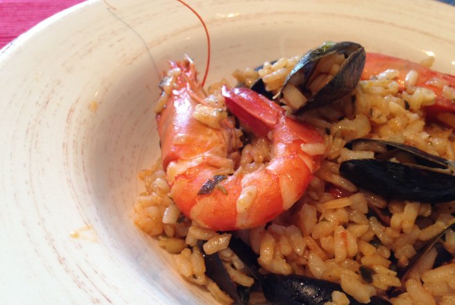 Paella cu fructe de mare