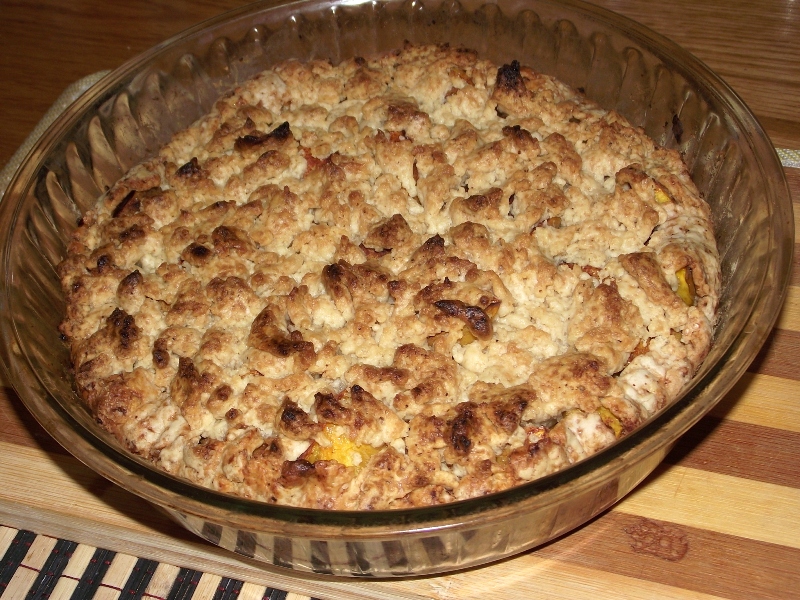 Tarta cu piersici si crumble