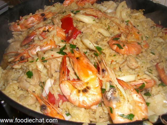 Paella cu fructe de mare