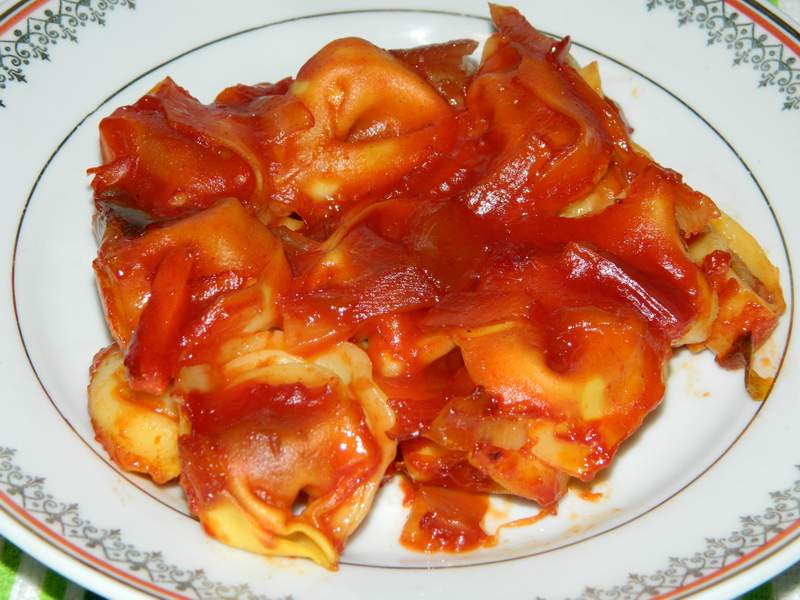 Tortellini cu prosciutto in sos dulce acrisor