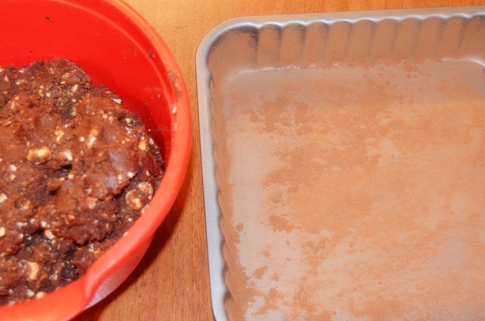 Tort de biscuiti cu jeleu de fructe de padure