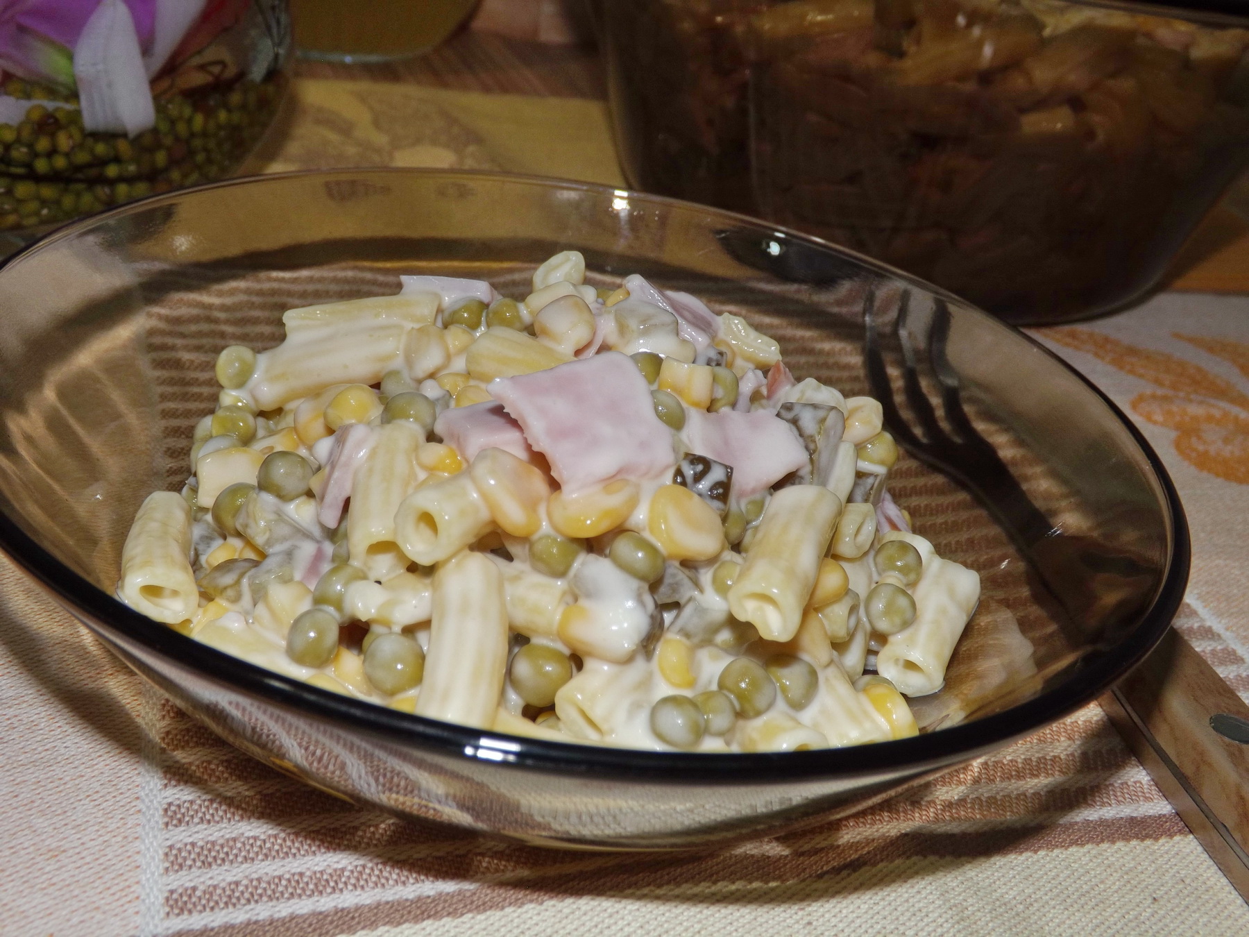 Salata de paste cu legume si jambon de porc