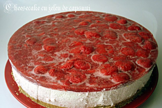 Cheesecake cu capsuni fara coacere