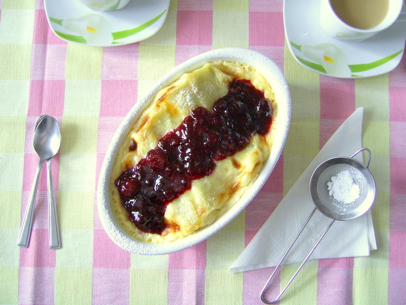 Cannelloni cu mac si sos de fructe de padure