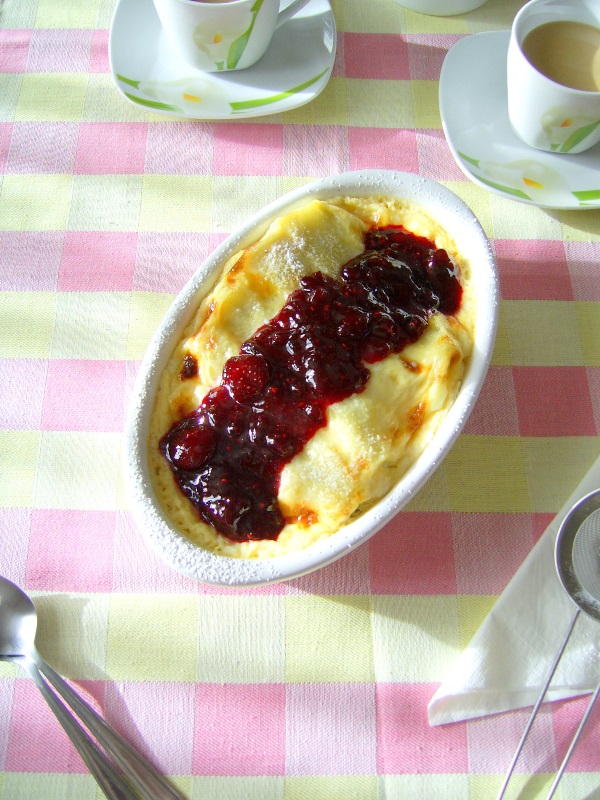 Cannelloni cu mac si sos de fructe de padure