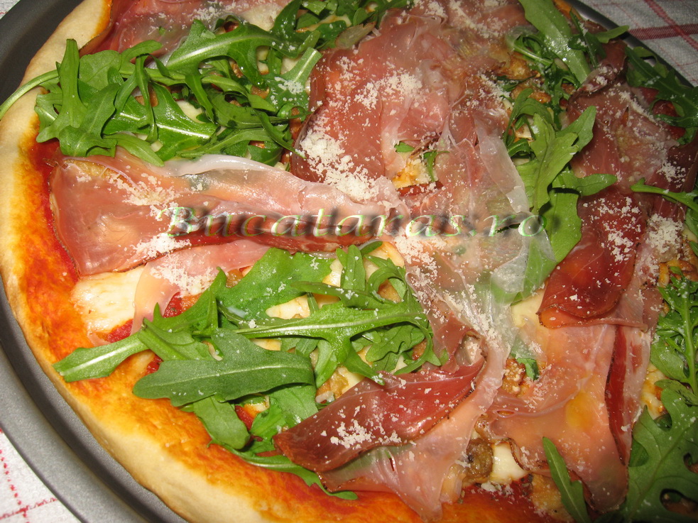 Pizza cu rucola si prosciutto crudo