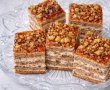 Prajitura in foi cu frisca si nuci caramelizate-4