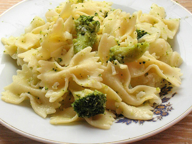 Farfalle cu broccoli si conopida