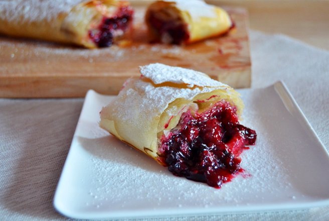 Strudel cu fructe de padure