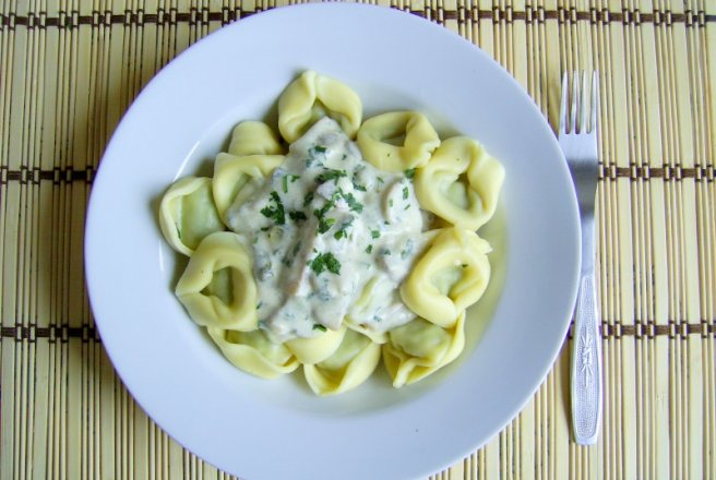 Tortelloni cu sos de smantana si ciuperci