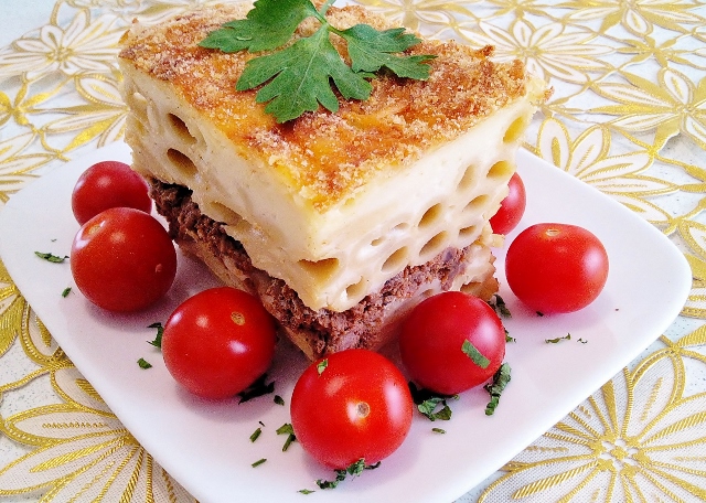 Paste cu carne de vita si sos bechamel(reteta video)